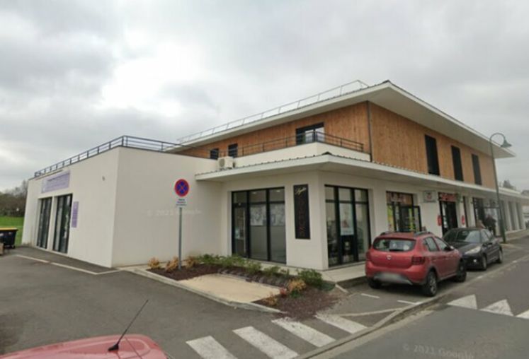 Location local commercial à Pompignac - Ref.33.7926