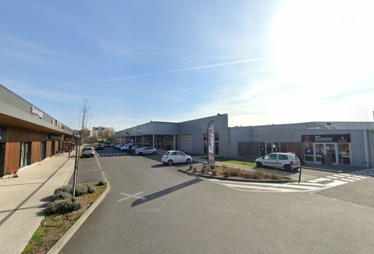 Location local commercial à Mérignac - Ref.33.7644